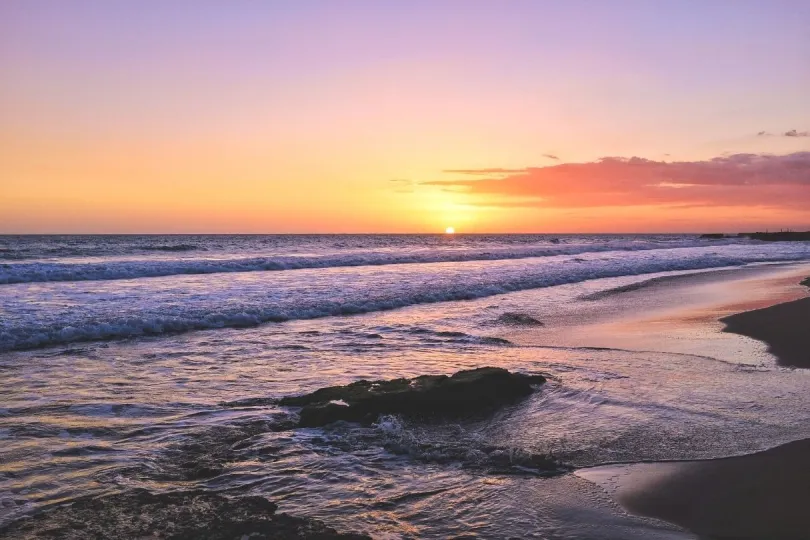 Naturschönheit: Der Treasure Beach in Jamaika bei Sonnenuntergang