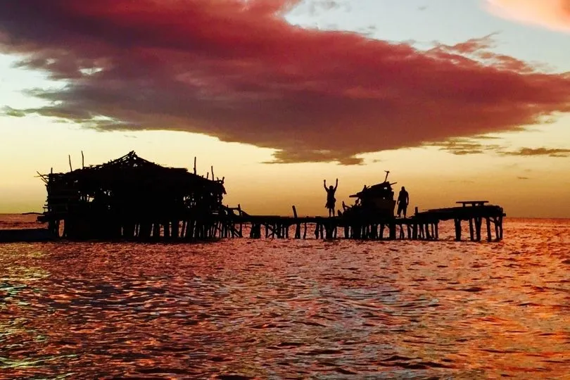 Die Pelican Beach Bar lädt zum Sonnenuntergang ein