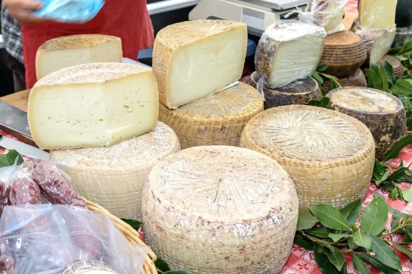 Pecorino Käse ist eine wichtige Zutat der sardischen Küche 
