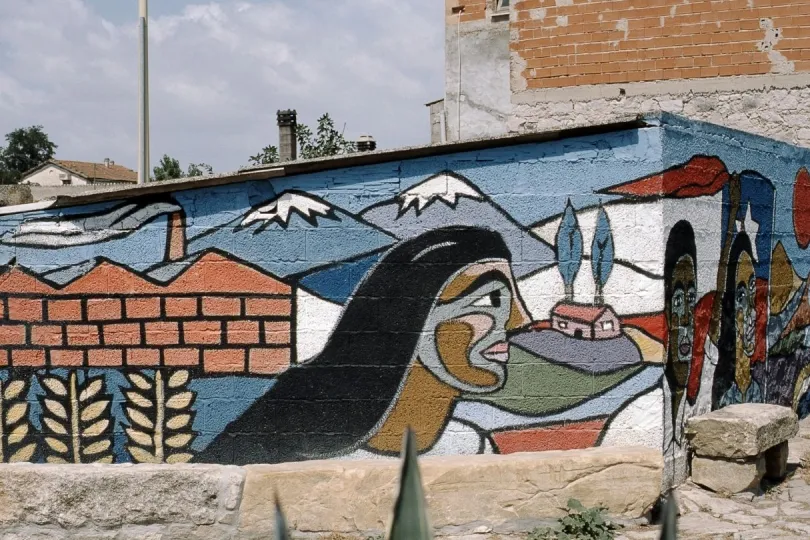 Kunstvolle Wandmalerei auf Sardinien