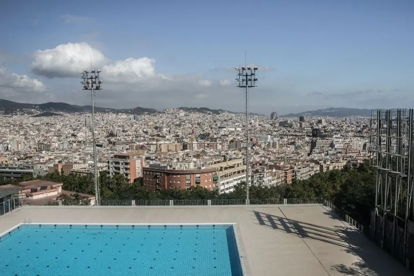 Schwimmbad auf dem Montjuic in Barcelona