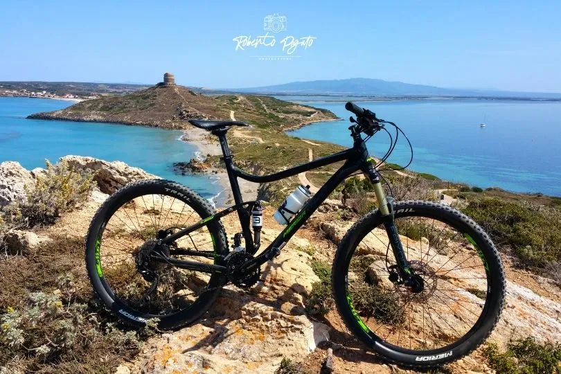 Ein Mountainbike in Sardinien