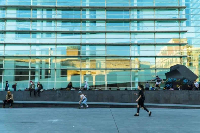 Einer von Bettys Lieblingsorten: Der Platz vor dem MACBA in Barcelona