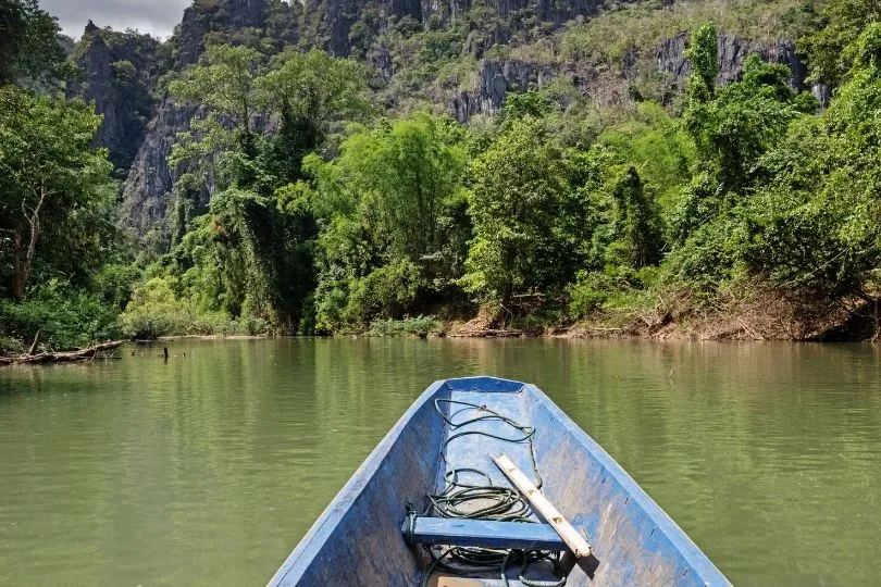 Entdecke die Natur Laos mit dem Boot