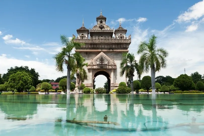 Das Siegestor in Vientiane, Laos erinnert an Paris