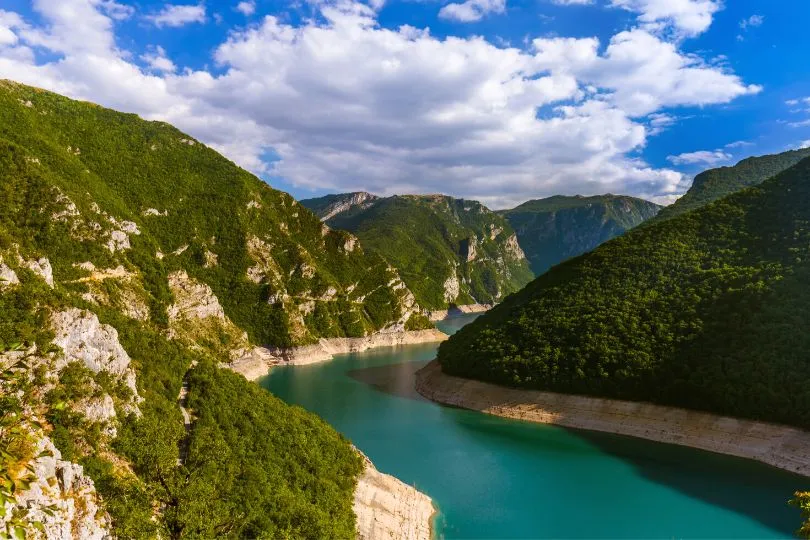 Der See Piva in Montenegro