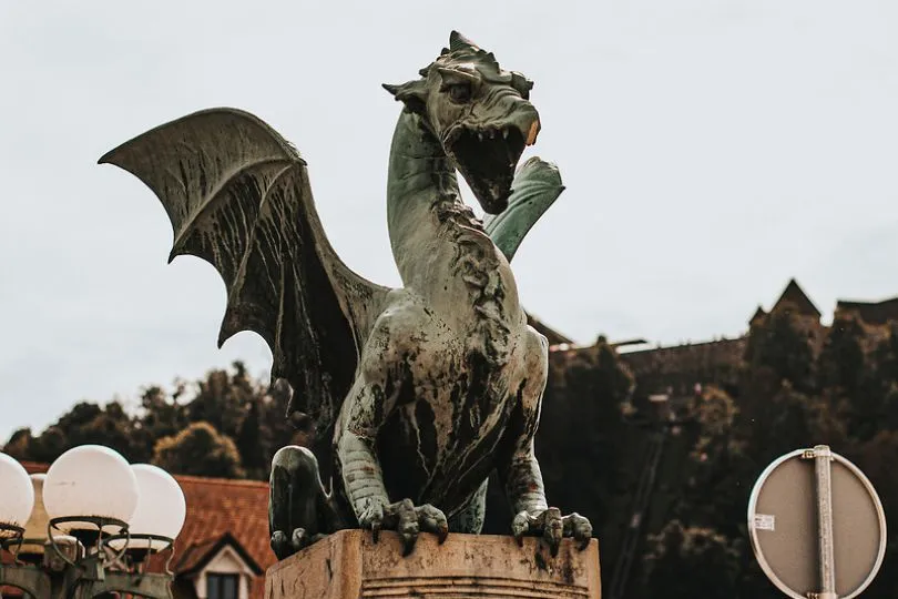 Ein Drache auf einer Brücke in Ljubljana