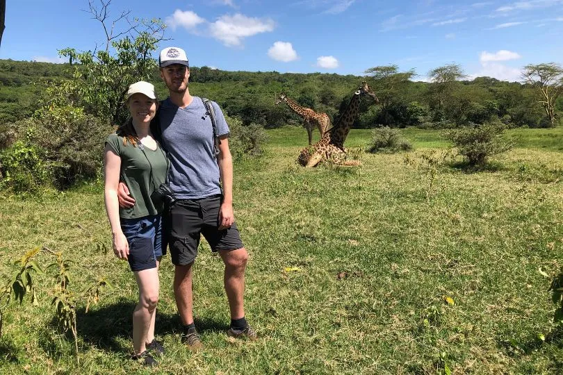 Pärchen auf Safari in Tansania