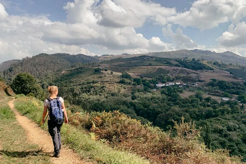 Eine Wanderin in Spanien