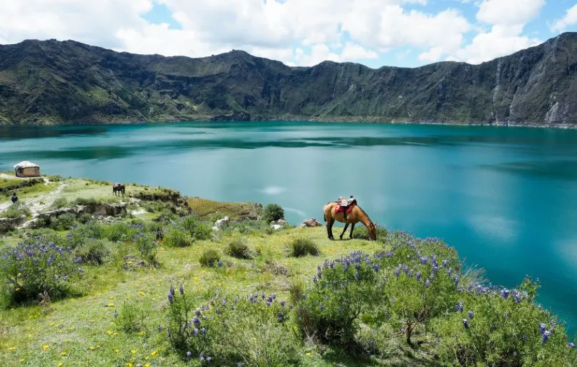 Wunderschöner See in Ecuador