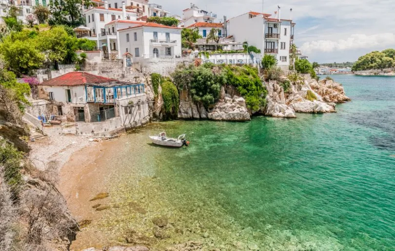 Wunderschöne Bucht auf der Insel ohne Massentourismus Skiathos