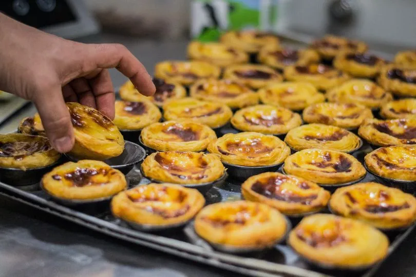 Portugals bekannte Süßspeise Pasteis de Nata