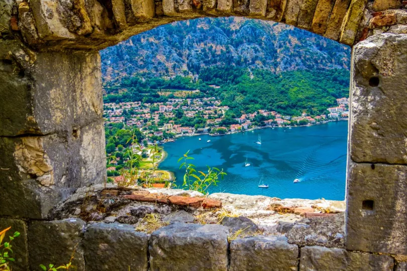 Wunderschöner Blick aufs Meer – wie wäre es mit einer Verlängerung deiner Familienreise in Montenegro?