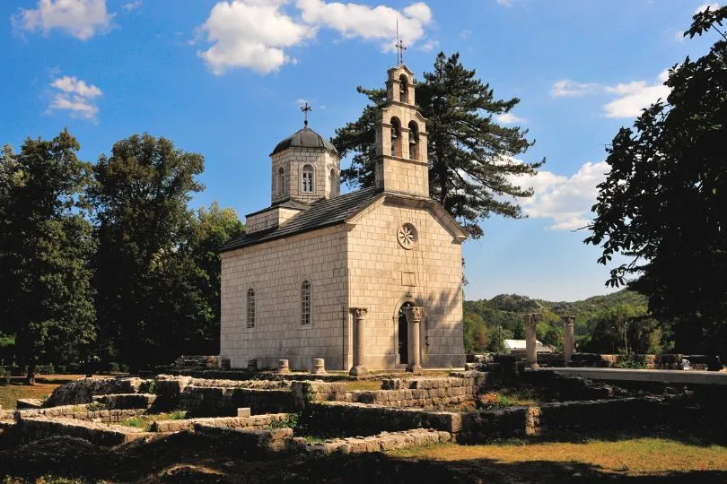 Eine Kapelle in der alten Hauptstadt Cetinje beim Montenegro Urlaub