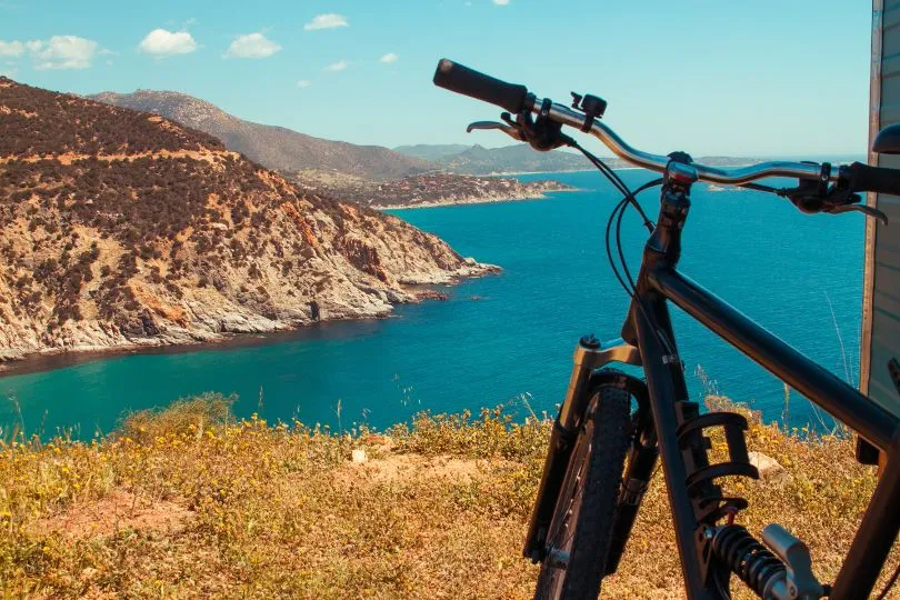 Eine Fahrrad bei der Wanderreise in Sardinien