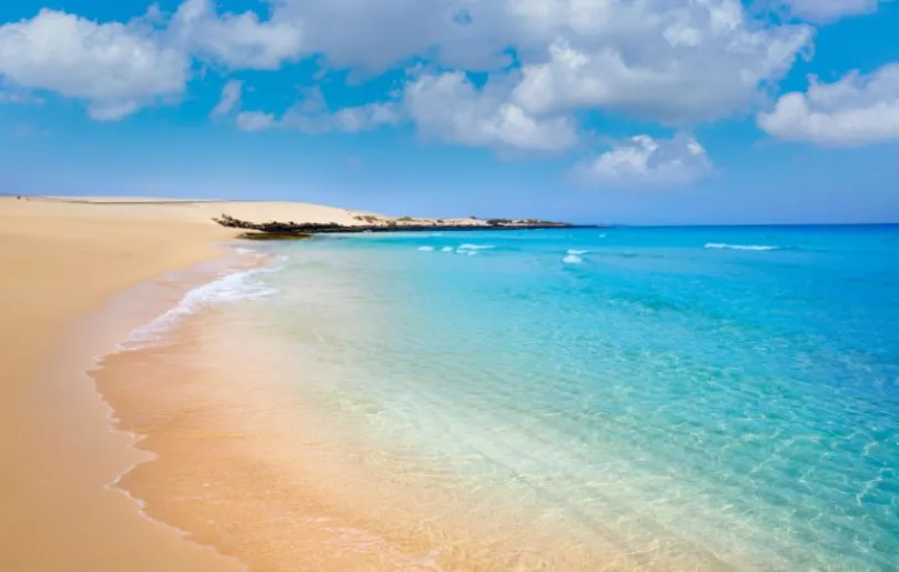 Fuerteventura steht auf den Kanaren für lange Sandstrände
