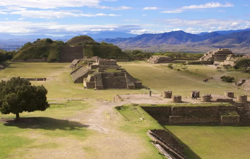 Erfahre mehr über Mexikos Geschichte in Monte Alban