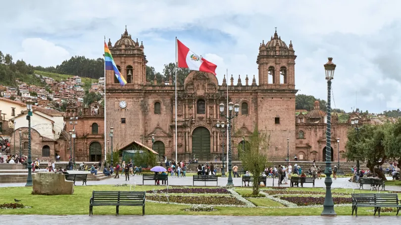 Der zentrale Platz in Cusco dienst als Ausgangspunkt um die Sehenswürdigkeiten Perus anzusehen