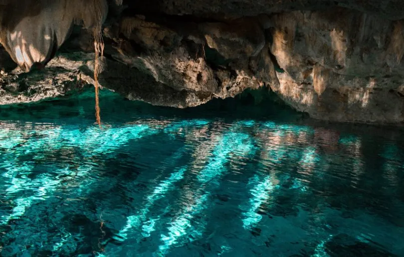 Schau dir die beeindruckenden Cenotes in Yokdzonot an