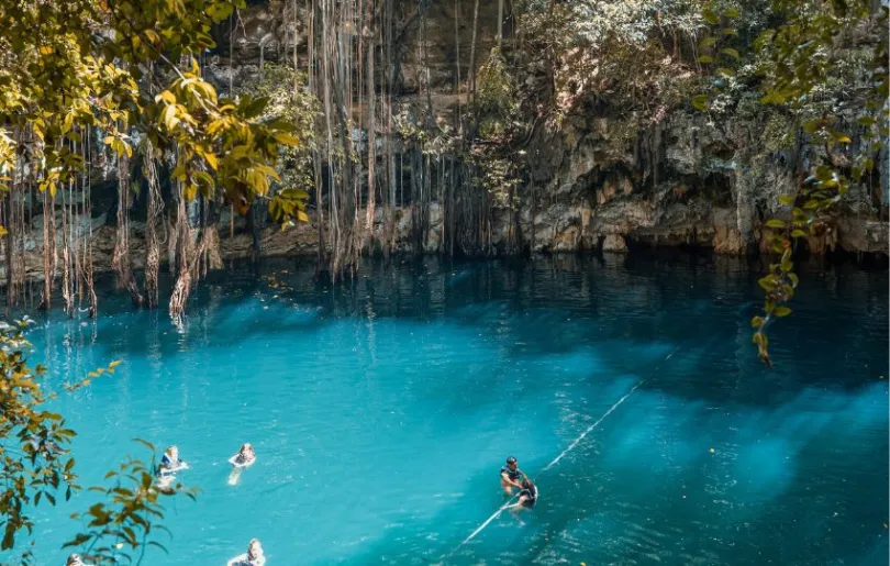 Besuchen Sie beeindruckende Cenotes während ihrer Flitterwochen