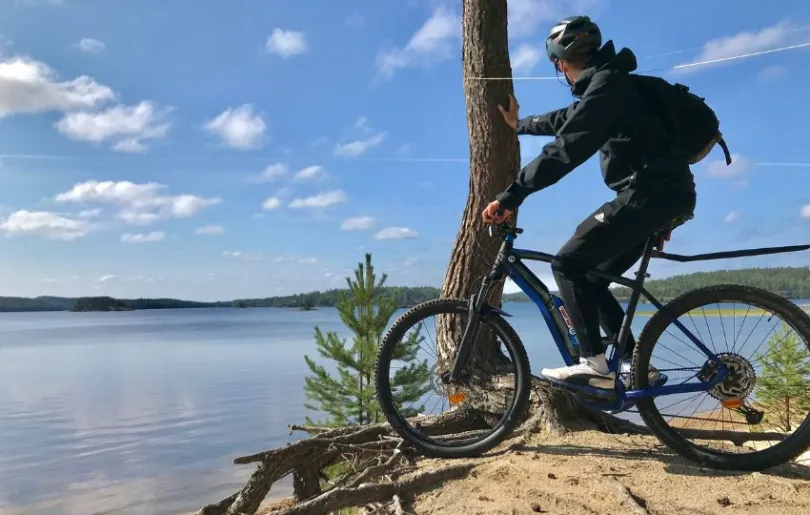 Mache eine Fahrradtour auf deiner Finnland Bahnreise