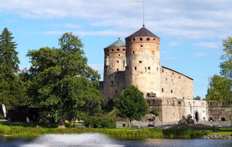 Entdecke die Burg im schönen Savonlinna auf deiner Finnland Bahnreise