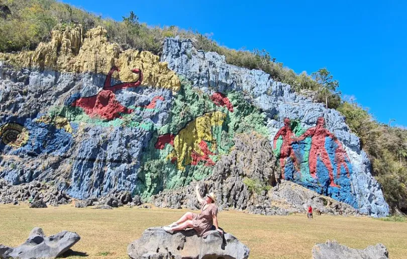 Entdecke die bunten Felsen in Vinales auf deiner Kuba Rundreise