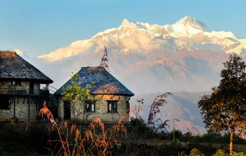 Entdecke die schneebedeckten Berge auf deiner aktiven Nepal Reise