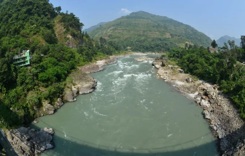 Entdecke den Trisuli Fluss auf deiner Nepal Familienreise
