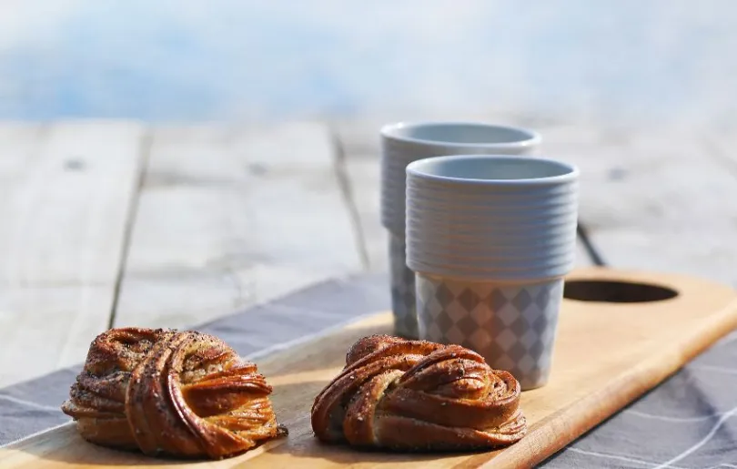 Die typische Kaffeepause in Schweden heißt Fika – wärme dich im Winter auf!
