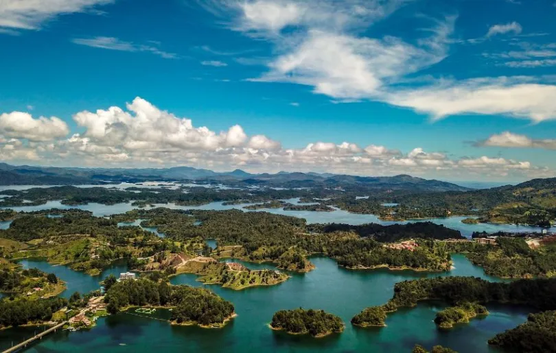 Einst Heimat von Pablo Escobar, jetzt einfach nur ein schöner Ort: Guatape in Kolumbien