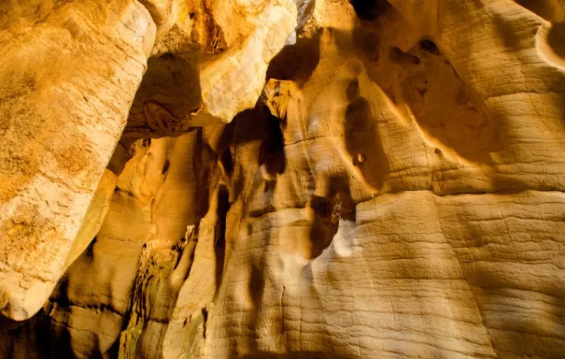 Entdecke die geheimnisvolle Höhle Phnom Chhnork