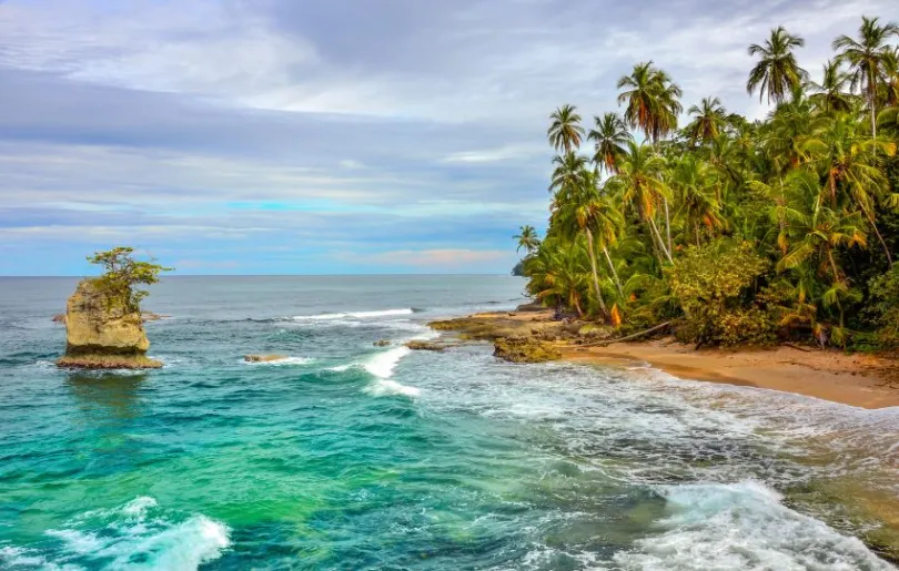 Blick auf einen traumhaften Strand in Costa Rica 