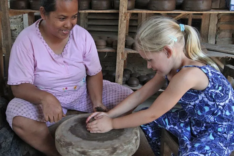 Spaß mit lokalen Familien in Indonesien