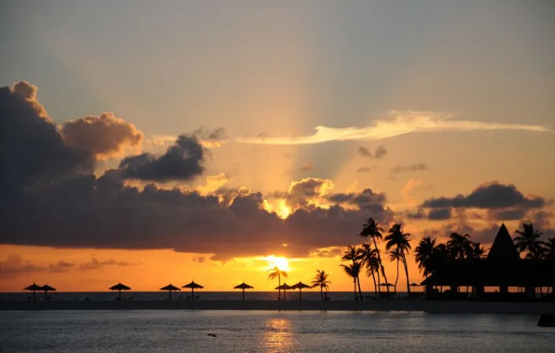 Entdecke schöne Sonnenuntergänge auf deiner Malediven Kultur Reise