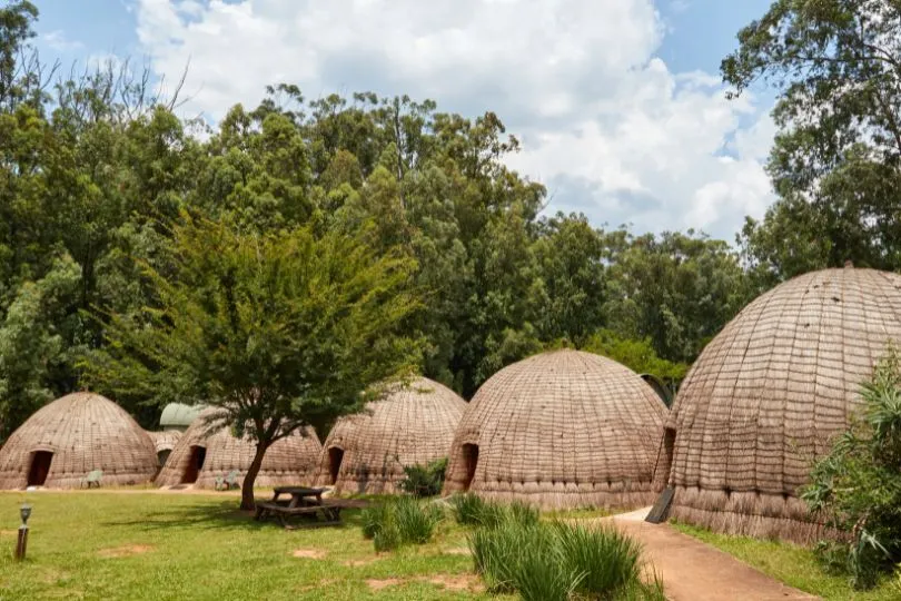 Entdecke Bienenstockhütten bei deiner Rundreise durch Südafrika Lesotho Eswatini