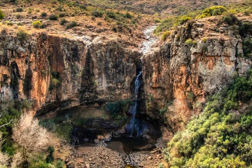 Entdecke tolle Wasserfälle bei deiner Rundreise durch Südafrika Lesotho Eswatini