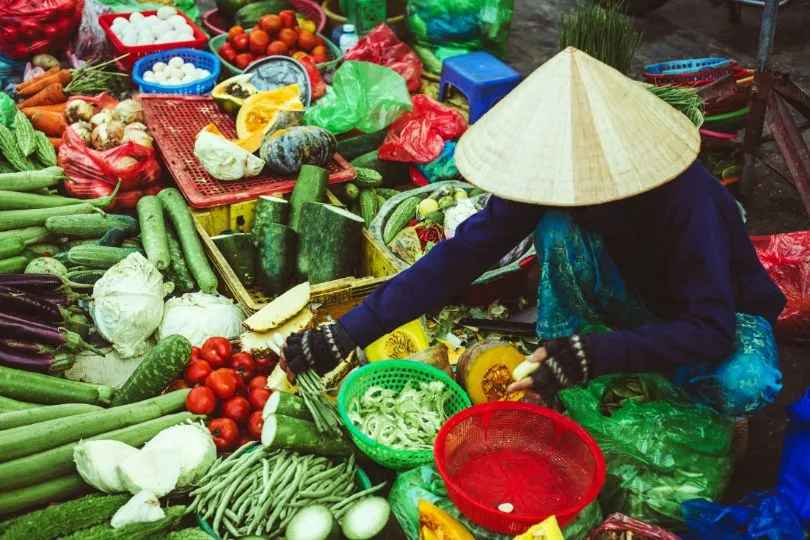 Entdecke Maerkte auf deiner Reise durch Vietnam mit dem Zug