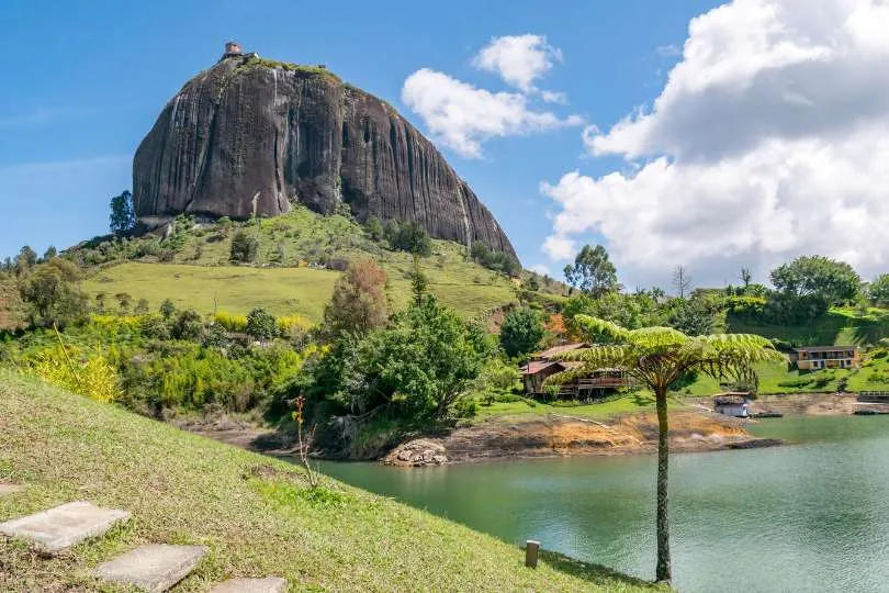 Entdecke den Piedra del Penol auf deiner Familienreise Kolumbien