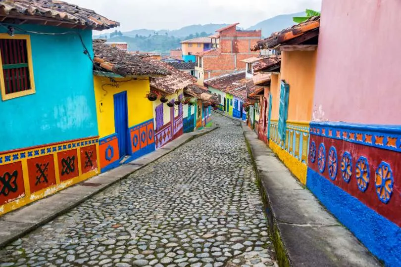 Entdecke Guatape auf deiner Familienreise Kolumbien