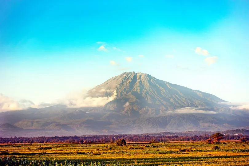 Entdecke Arusha und Mt Meru bei deiner Uganda Tansania Reise