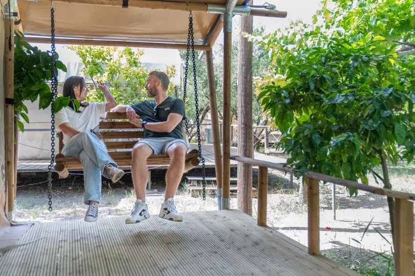 Übernachte auf einem Glamping zwischen Olivenbäumen in Griechenland