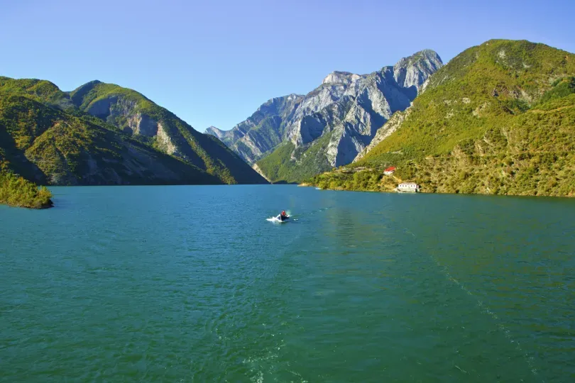 Koman See in Albanien