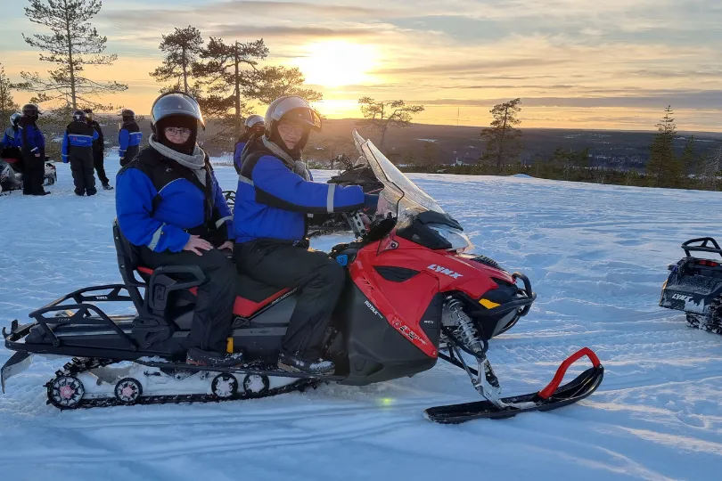 Finnland Schneemobil Safari