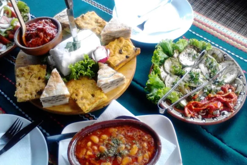 Reiseexpertin Nordmazedonien - Lokale Mahlzeit.