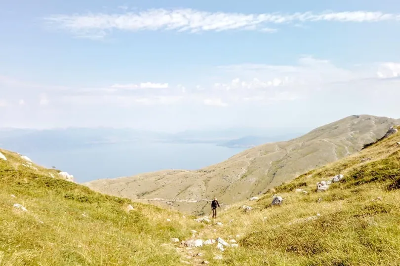 Wanderer in den Bergen Nordmazedoniens.