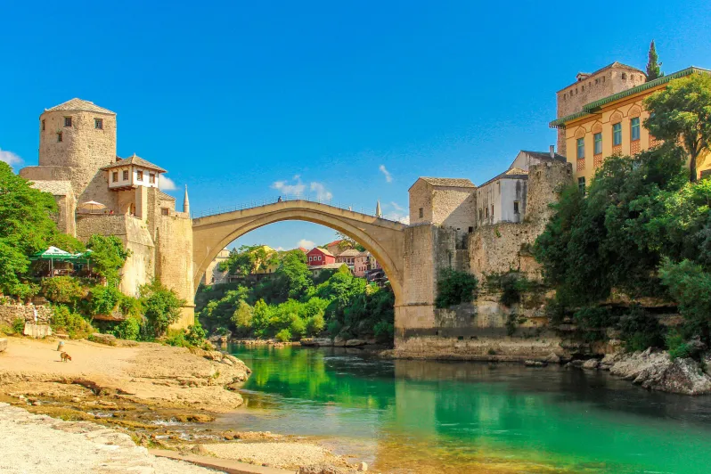 Eine Brücke in Bosnien und Herzegowina.