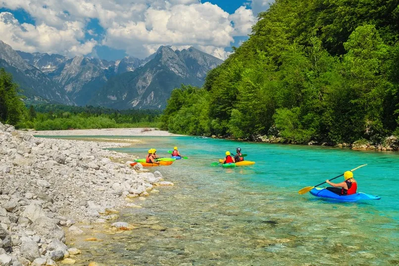 Kanufahren auf dem Wasser in der Soča.