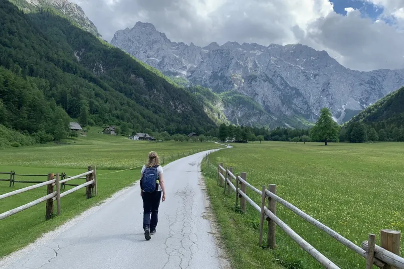Authentische Slowenien Reise. Wandern in Logar Tal.