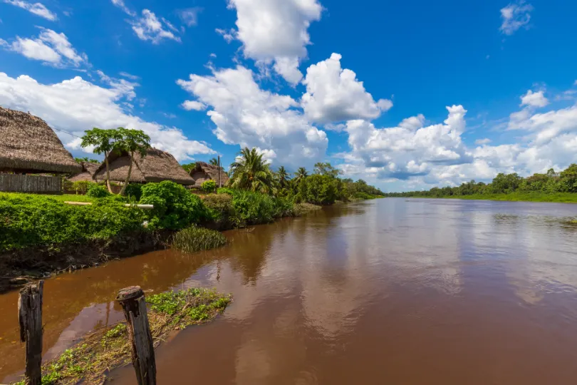Saramacca rivier in Suriname.